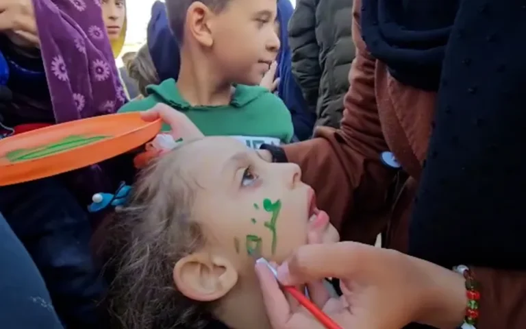 أطفال الحروب.. كيف تدعمين طفلك المحطّم نفسيا بسبب الحرب؟