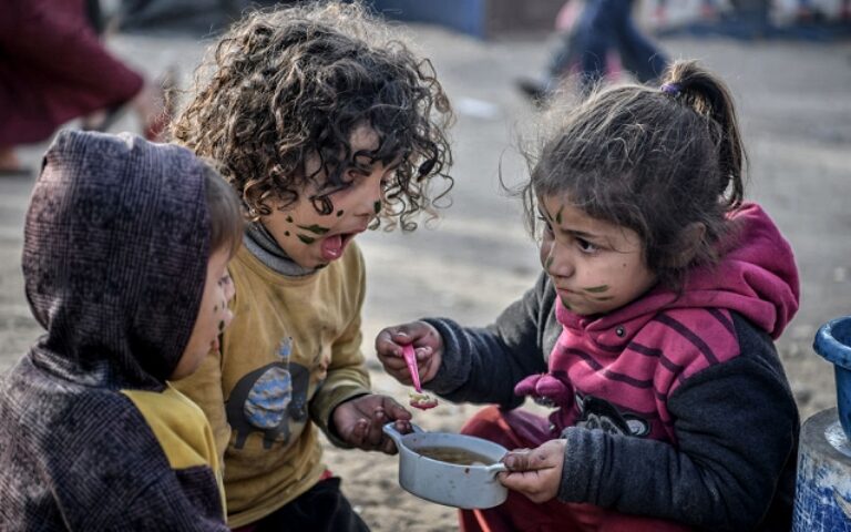 تصريح صادر عن أديل خضر، المديرة الإقليمية لليونيسف في الشرق الأوسط وشمال أفريقيا، حول الأطفال الذين يعانون من سوء التغذية في غزة ويستشهدون ببطء تحت أنظار العالم