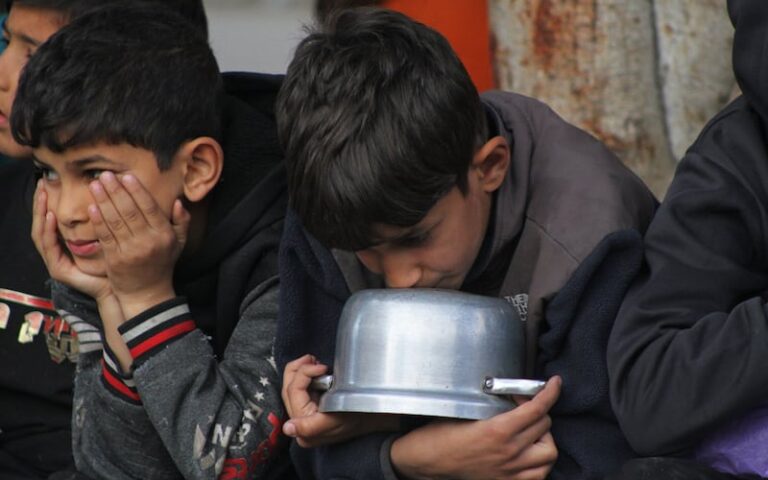 آخر فصول الرعب في غزة: تقارير عن علب طعام مفخخة تستهدف الأطفال