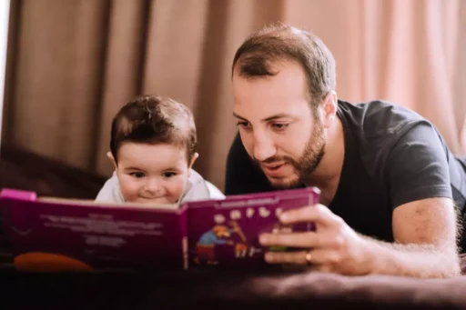 كيف تُعلِّم طفلك حب القراءة؟
