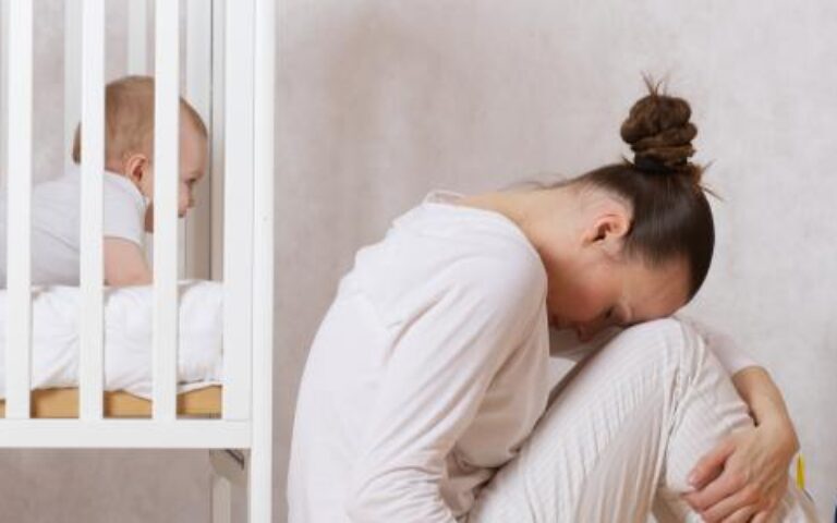 اكتئاب ما بعد الولادة.. أبرز الأسباب والأعراض