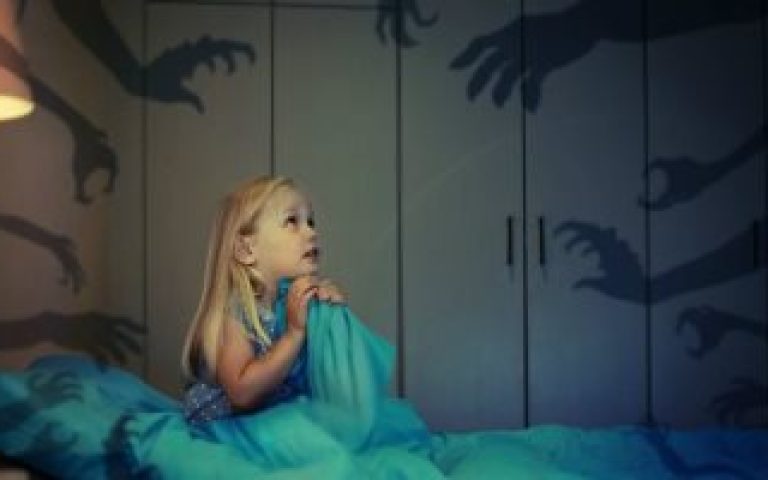 لماذا أرى كوابيس؟ الأسباب النفسية الخفية وراء الأحلام المزعجة